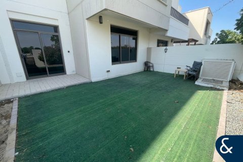 Villa te huur in Town Square, Dubai, VAE 3 slaapkamers, 203 vr.m., nr 668046 - foto 1