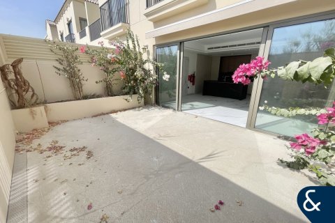 Зняти в оренду віллу в Джумейра Гольф Эстейтс, Дубай, ОАЕ 3 спальні, 195м2, № 668045 - фото 1