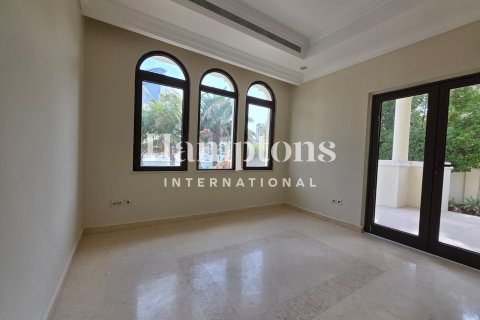 Villa in Palm Jumeirah, Dubai, UAE 5 bedrooms, 263.65871400 sq.m. № 702850 - photo 8