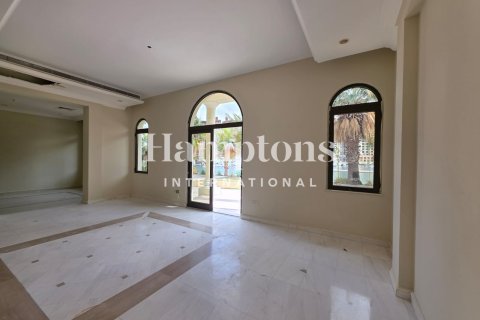 Villa in Palm Jumeirah, Dubai, UAE 5 bedrooms, 263.65871400 sq.m. № 702850 - photo 3