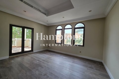Villa in Palm Jumeirah, Dubai, UAE 5 bedrooms, 263.65871400 sq.m. № 702850 - photo 11