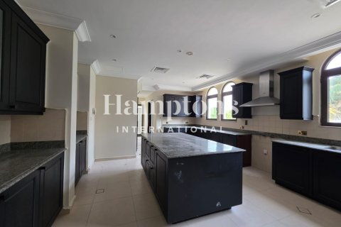 Villa in Palm Jumeirah, Dubai, UAE 5 bedrooms, 263.65871400 sq.m. № 702850 - photo 5