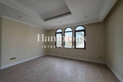 Villa in Palm Jumeirah, Dubai, UAE 5 bedrooms, 263.659 sq.m. № 702850