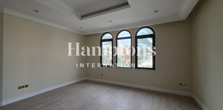 Villa in Palm Jumeirah, Dubai, UAE 5 bedrooms, 263.659 sq.m. № 702850