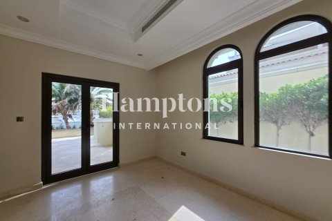 Villa in Palm Jumeirah, Dubai, UAE 5 bedrooms, 263.65871400 sq.m. № 702850 - photo 6