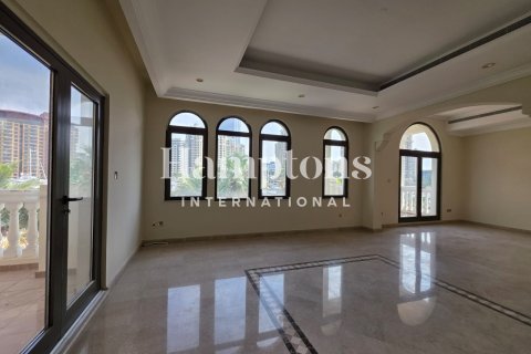 Villa in Palm Jumeirah, Dubai, UAE 5 bedrooms, 263.65871400 sq.m. № 702850 - photo 16