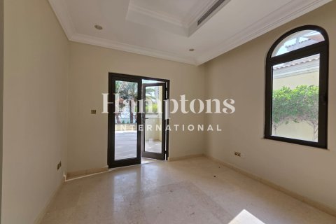 Villa in Palm Jumeirah, Dubai, UAE 5 bedrooms, 263.65871400 sq.m. № 702850 - photo 10