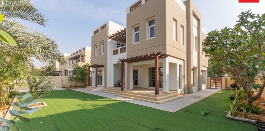 Villa asukohaga Dubai, AÜE: 4 magamistoaga, 635.9 m² Nr 736951