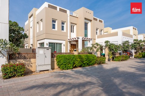 Dubai, संयुक्त अरब अमीरात में विला, 4 बेडरूम, 635.9 वर्ग मीटर, संख्या 736951 - फ़ोटो 1