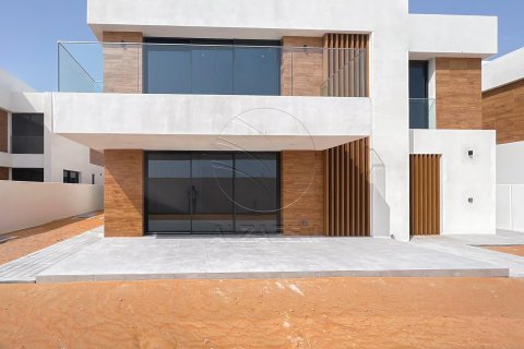 Villa on the Saadiyat Island, Abu Dhabi, UAE 4 bedrooms, 648 sq.m. № 615425 - photo 3