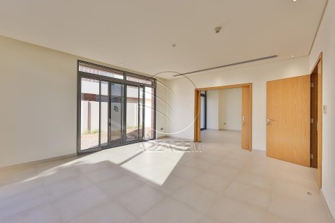 Villa on the Yas Island, Abu Dhabi, UAE 5 bedrooms, 692 sq.m. № 615428 - photo 2