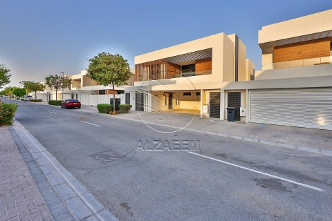 Villa on the Yas Island, Abu Dhabi, UAE 5 bedrooms, 692 sq.m. № 615428 - photo 1