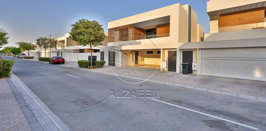Villa on the Yas Island, Abu Dhabi, UAE 5 bedrooms, 692 sq.m. № 615428
