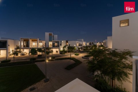 Villa asukohaga Dubai, AÜE: 3 magamistoaga, 129 m² Nr 710035