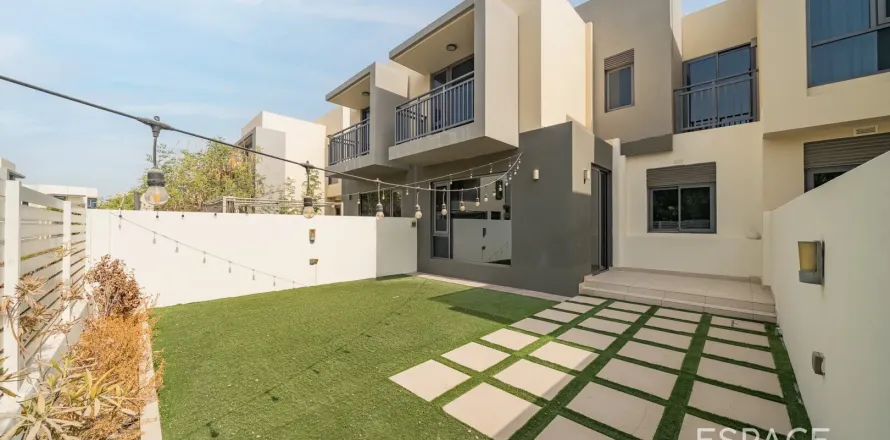 וילה ב Dubai Hills Estate, Dubai, איחוד האמירויות 3 חדרי שינה, 211 מ"ר מספר 649699