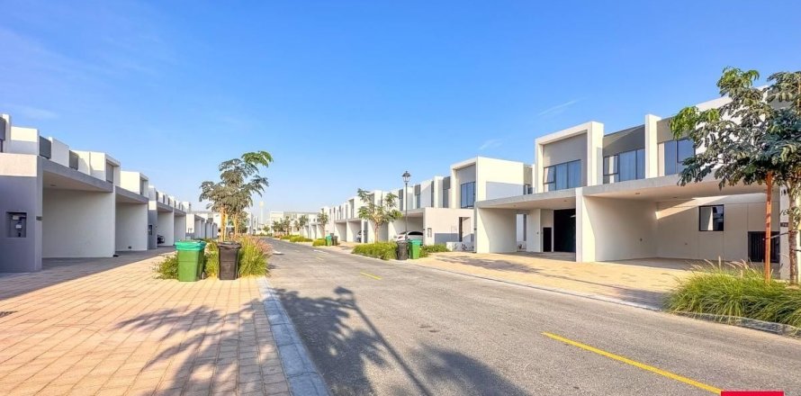 Villa asukohaga Dubai, AÜE: 3 magamistoaga, 175.2 m² Nr 722381