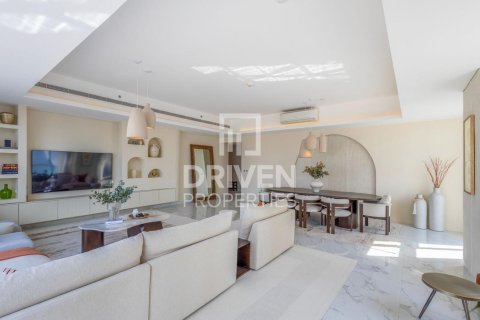 Huoneisto Downtown Dubai (Downtown Burj Dubai), Arabiemiraatit 4 makuuhuonetta, 302 m2 № 682698 - kuva 1