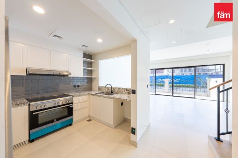 Casa urbana para venda em Dubai, EAU 5 quartos, 201.8 m2 № 719811 - foto 2