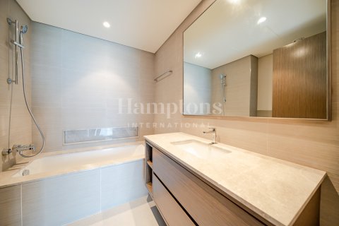 Apartment in Palm Jumeirah, Dubai, UAE 2 bedrooms, 105.32970528 sq.m. № 583441 - photo 13