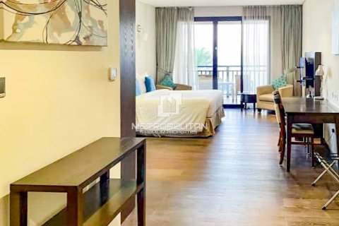 Apartment in Palm Jumeirah, Dubai, UAE 56 sq.m. № 708840 - photo 2