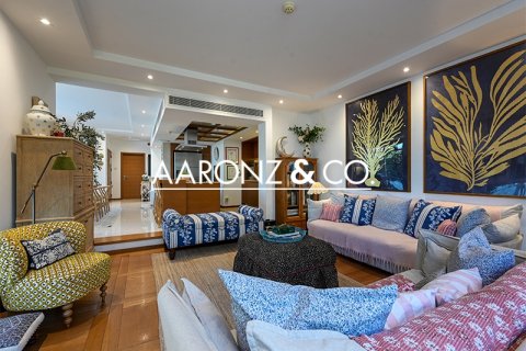 Rijtjeshuis te koop in Jumeirah Village Circle, Dubai, VAE 3 slaapkamers, 311.6 vr.m., nr 670735 - foto 2