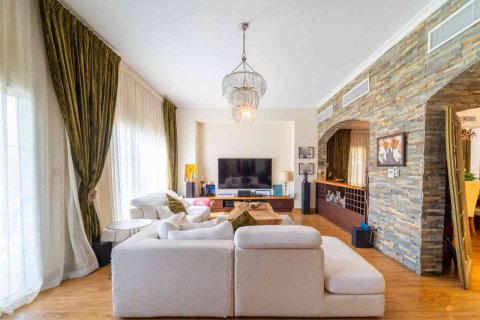 Villa in Dubai, UAE 3 bedrooms, 461 sq.m. № 734437 - photo 4