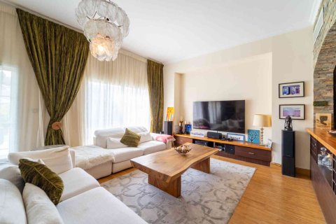 Villa in Dubai, UAE 3 bedrooms, 461 sq.m. № 734437 - photo 3