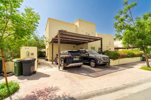 Villa in Dubai, UAE 3 bedrooms, 461 sq.m. № 734437 - photo 2