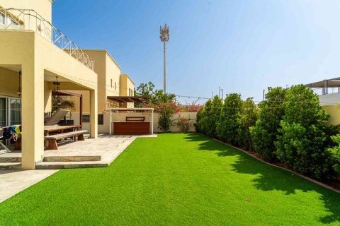 Villa in Dubai, UAE 3 bedrooms, 461 sq.m. № 734437 - photo 20