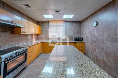 Снять в аренду виллу в Халифа-Сити, Абу-Даби, ОАЭ 5 спален, 534м2, № 616922 - фото 17