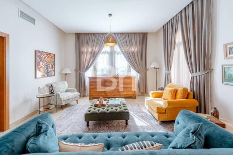 Снять в аренду виллу в Халифа-Сити, Абу-Даби, ОАЭ 5 спален, 534м2, № 616922 - фото 4