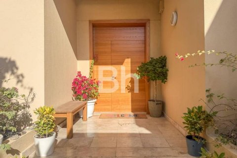 Снять в аренду виллу в Халифа-Сити, Абу-Даби, ОАЭ 5 спален, 534м2, № 616922 - фото 27
