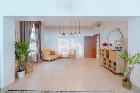 Снять в аренду виллу в Халифа-Сити, Абу-Даби, ОАЭ 5 спален, 534м2, № 616922 - фото 5