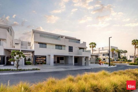 Villa till försäljning i Dubai, UAE 5 sovrum, 325.2 kvm Nr. 621379 - fotografi 1