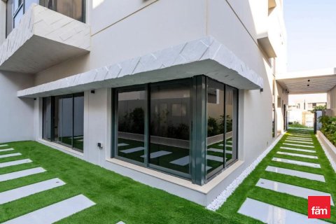 Villa till försäljning i Dubai, UAE 5 sovrum, 325.2 kvm Nr. 621379 - fotografi 3