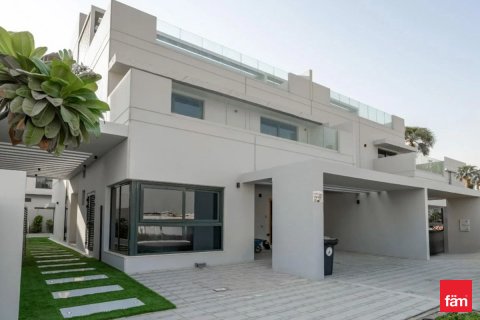 Villa till försäljning i Dubai, UAE 5 sovrum, 325.2 kvm Nr. 621379 - fotografi 2