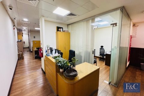 Varasto Al Quoz, Dubai, Arabiemiraatit 818 m2 № 704703