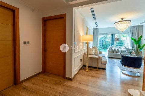 Vila v Jumeirah Park, Dubai, SAE 4 ložnice, 510.8 m² Č.: 623421 - fotografie 14