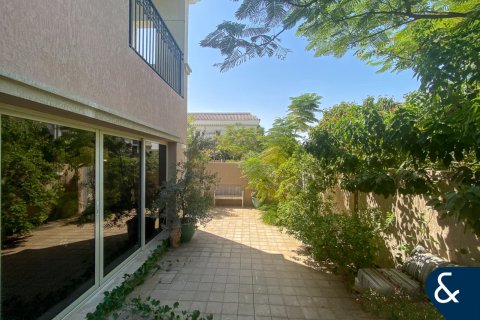 Radový dom v Jumeirah Golf Estates, Dubai, SAE 3 spálne, 179 m2 č. 667214 - Fotografia 2