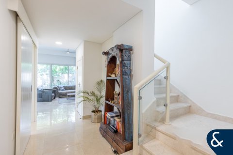 Radový dom v Jumeirah Golf Estates, Dubai, SAE 3 spálne, 179 m2 č. 667214 - Fotografia 3