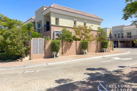 Radový dom v Jumeirah Golf Estates, Dubai, SAE 3 spálne, 179 m2 č. 667214 - Fotografia 16