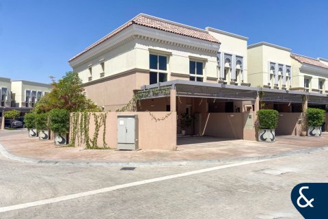 Radový dom v Jumeirah Golf Estates, Dubai, SAE 3 spálne, 179 m2 č. 667214 - Fotografia 1