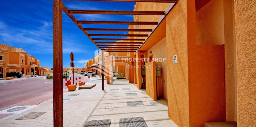 וילה ב Al Reef, Abu Dhabi, איחוד האמירויות 2 חדרי שינה, 170 מ"ר מספר 717028
