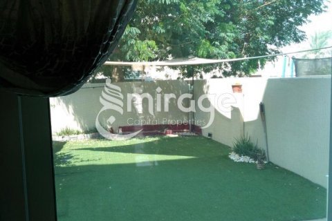 Shtëpi në qytet në Al Reef, Abu Dhabi, Emiratet e Bashkuara Arabe 3 dhoma gjumi, 174.1 m2. № 574606 - Foto 2