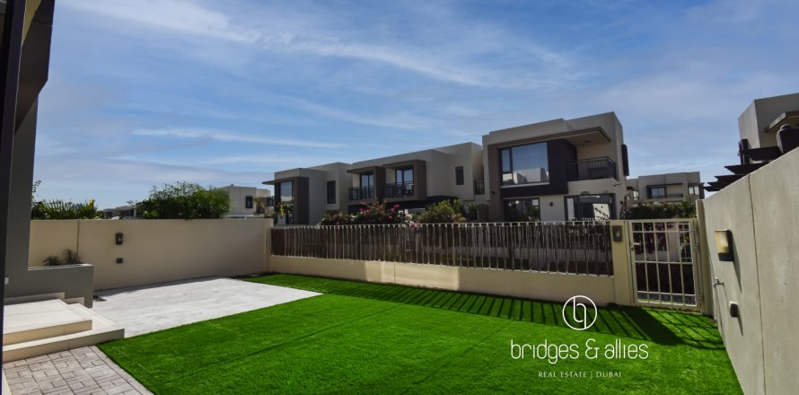 Βίλα σε Dubai Hills Estate, ΗΑΕ 4 υπνοδωμάτια, 195 τ.μ. Αρ. 692834