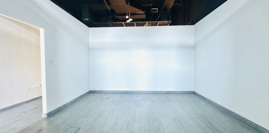 Dyqan në Dubai, Emiratet e Bashkuara Arabe 78.3 m2. № 631780