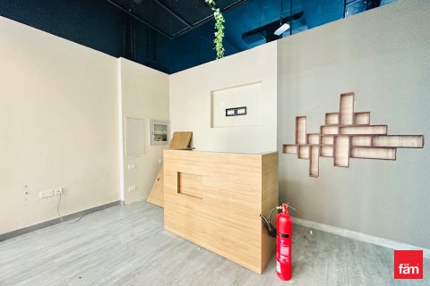 Dyqan në Dubai, Emiratet e Bashkuara Arabe 78.3 m2. № 631780 - Foto 1
