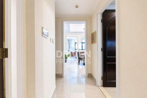 Apartamento para arrendamento em Downtown Dubai (Downtown Burj Dubai), Dubai, EAU 2 quartos, 143.81 m2 № 762583 - foto 23