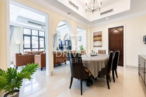 Apartamento para arrendamento em Downtown Dubai (Downtown Burj Dubai), Dubai, EAU 2 quartos, 143.81 m2 № 762583 - foto 14