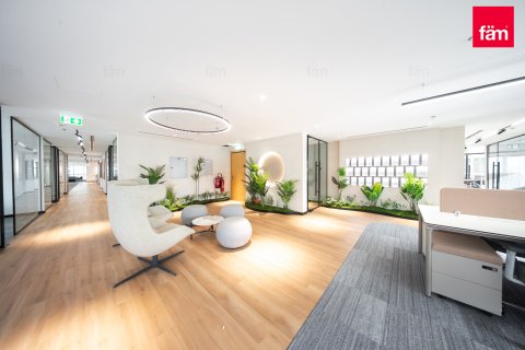Üürile anda kontor asukohaga Dubai, AÜE: 800 m² Nr 691354 - pilt 2
